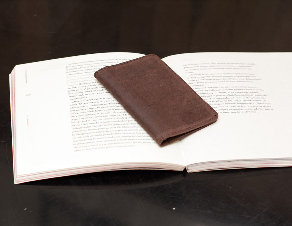 NUEVO! // Porta pasaporte chocolate