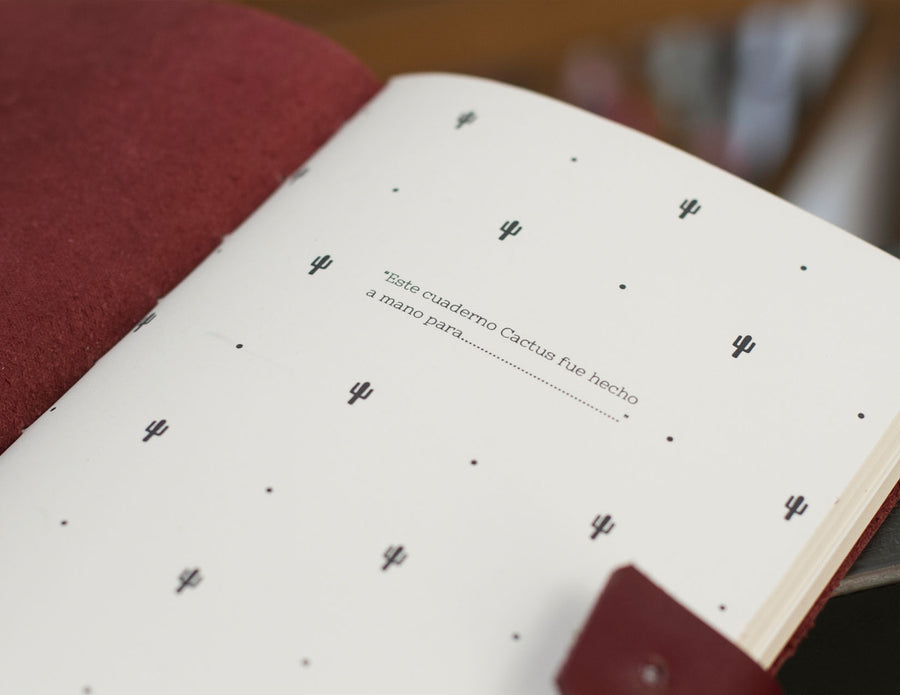 NUEVO! // Cuaderno de Cuero burdeo con broche