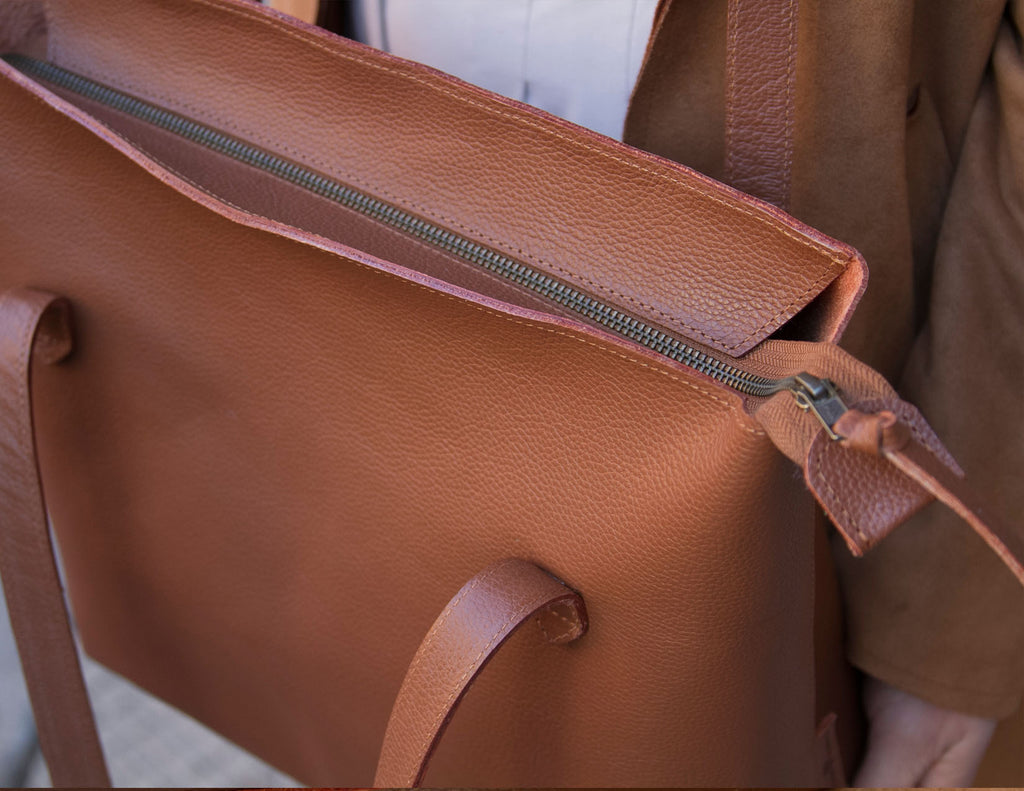 ESTÁ  DE VUELTA! // Cartera Taltal caramelo