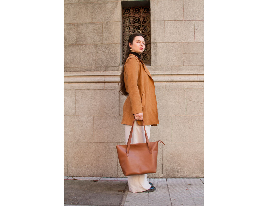 ESTÁ  DE VUELTA! // Cartera Taltal caramelo