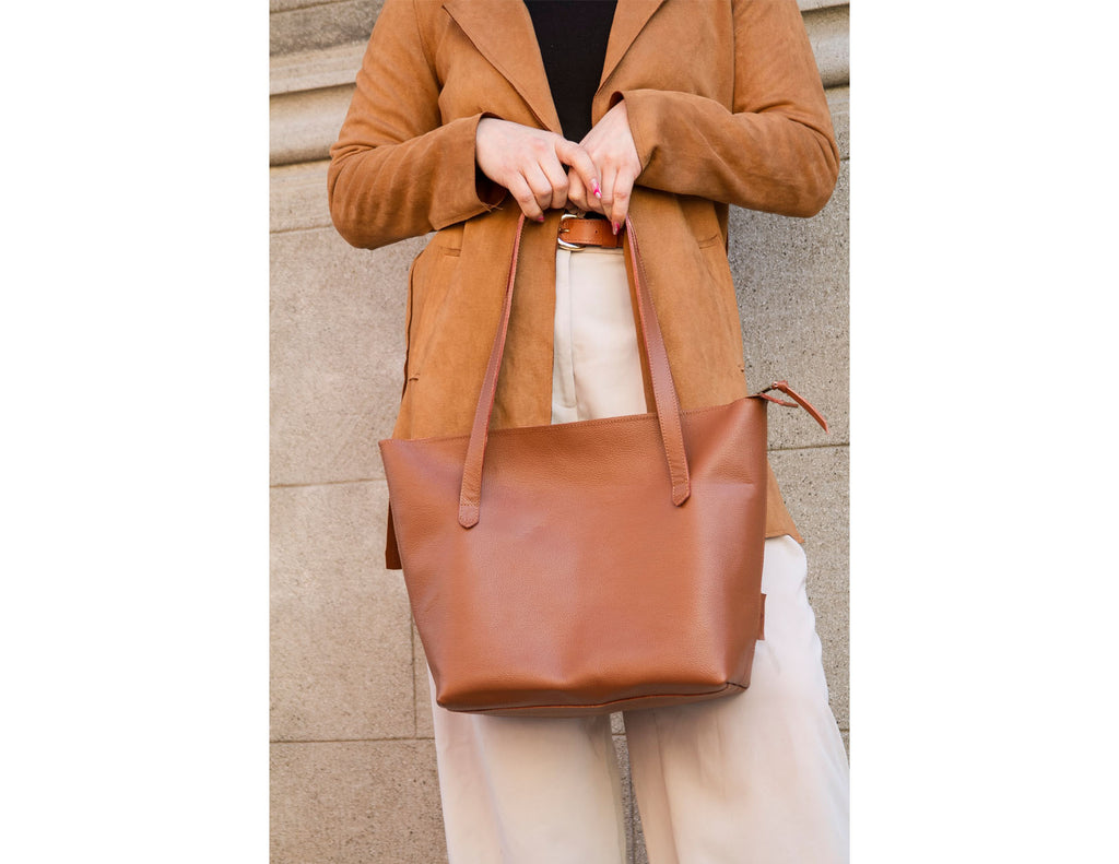 ESTÁ  DE VUELTA! // Cartera Taltal caramelo