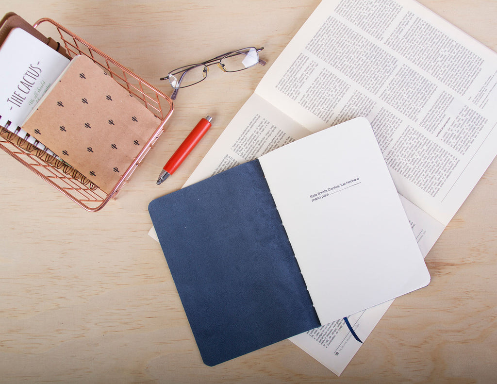 Cuaderno azul grande