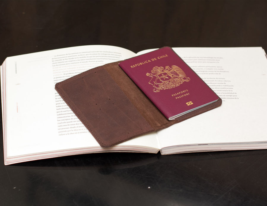 NUEVO! // Porta pasaporte chocolate