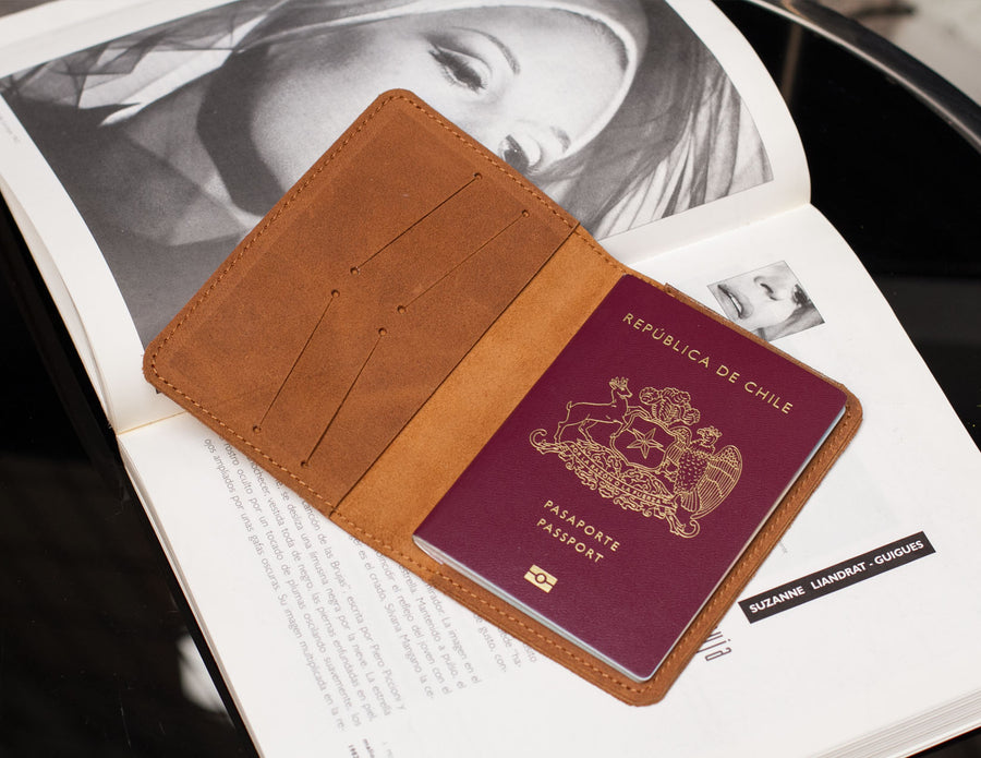 EDICIÓN LIMITADA// Porta pasaporte habano (A pedido y listo en 5 días hábiles)
